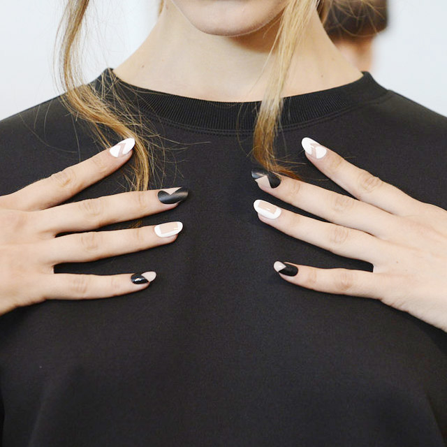 Điểm Danh Những Kiểu Móng Tay Nghệ Thuật Từ New York Fashion Week Ss 2015