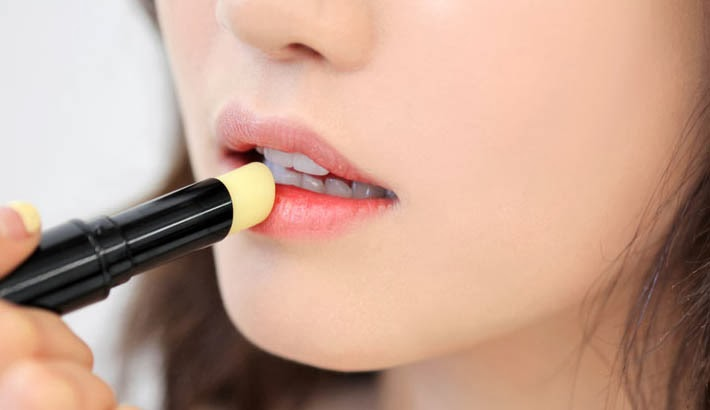 Cẩn trọng nếu bạn đang bị nghiện son dưỡng môi