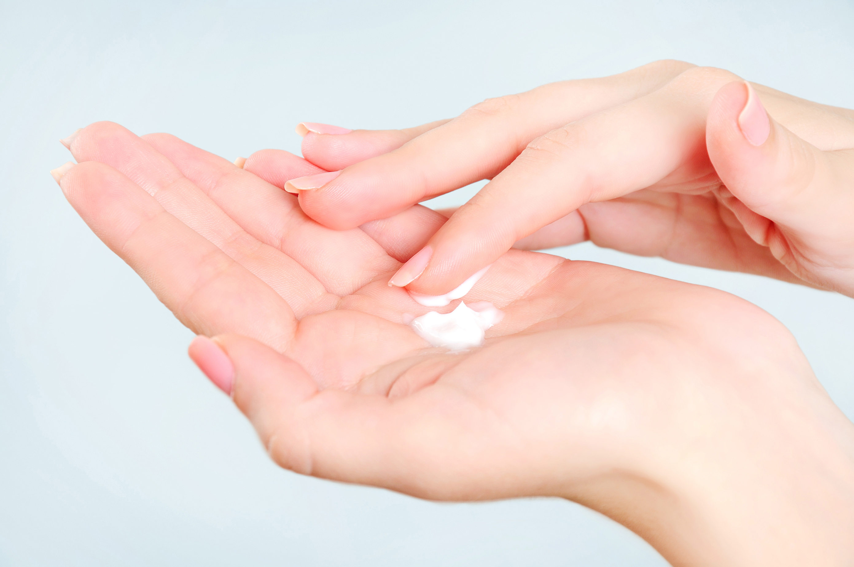 6 Bí Quyết Dưỡng Da Tay Mùa Đông Cho Nàng Tay Khô Nứt Nẻ