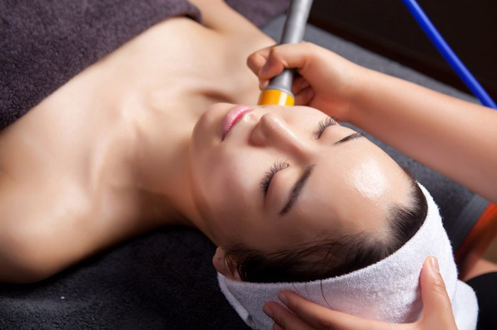 8 Điều Bạn Cần Lưu Ý Khi Chăm Sóc Da Mặt Tại Spa