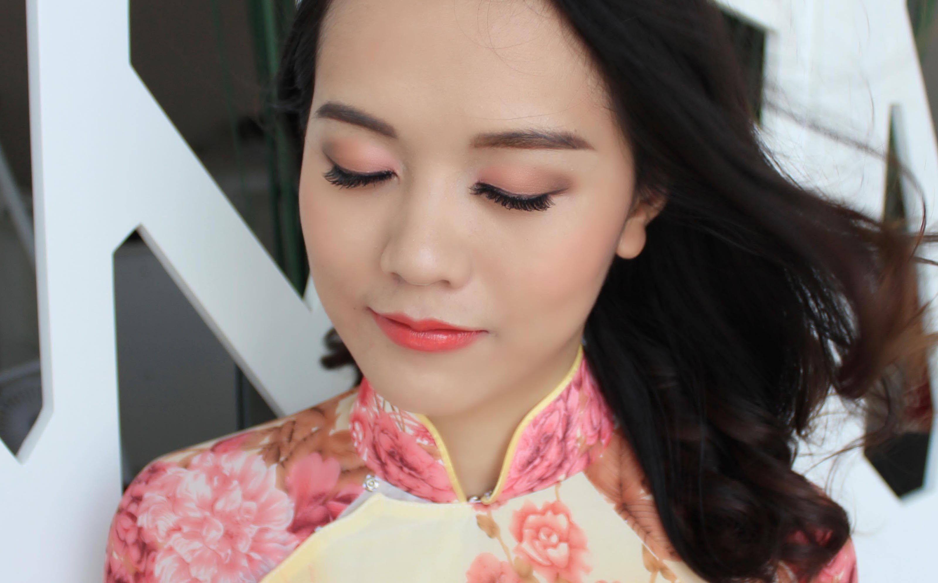 Hướng dẫn chi tiết tự trang điểm khi mặc áo dài Tết