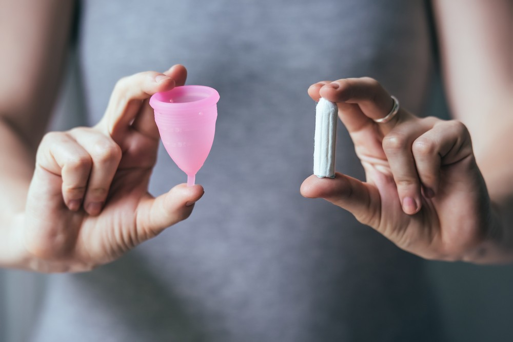Băng vệ sinh, tampon hay cốc nguyệt san, bác sĩ phụ khoa nói gì?