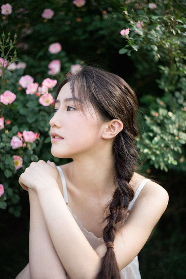12 Kiểu Tóc Duyên Dáng Cho Mùa Giáng Sinh Bạn Phải Thử Ngay