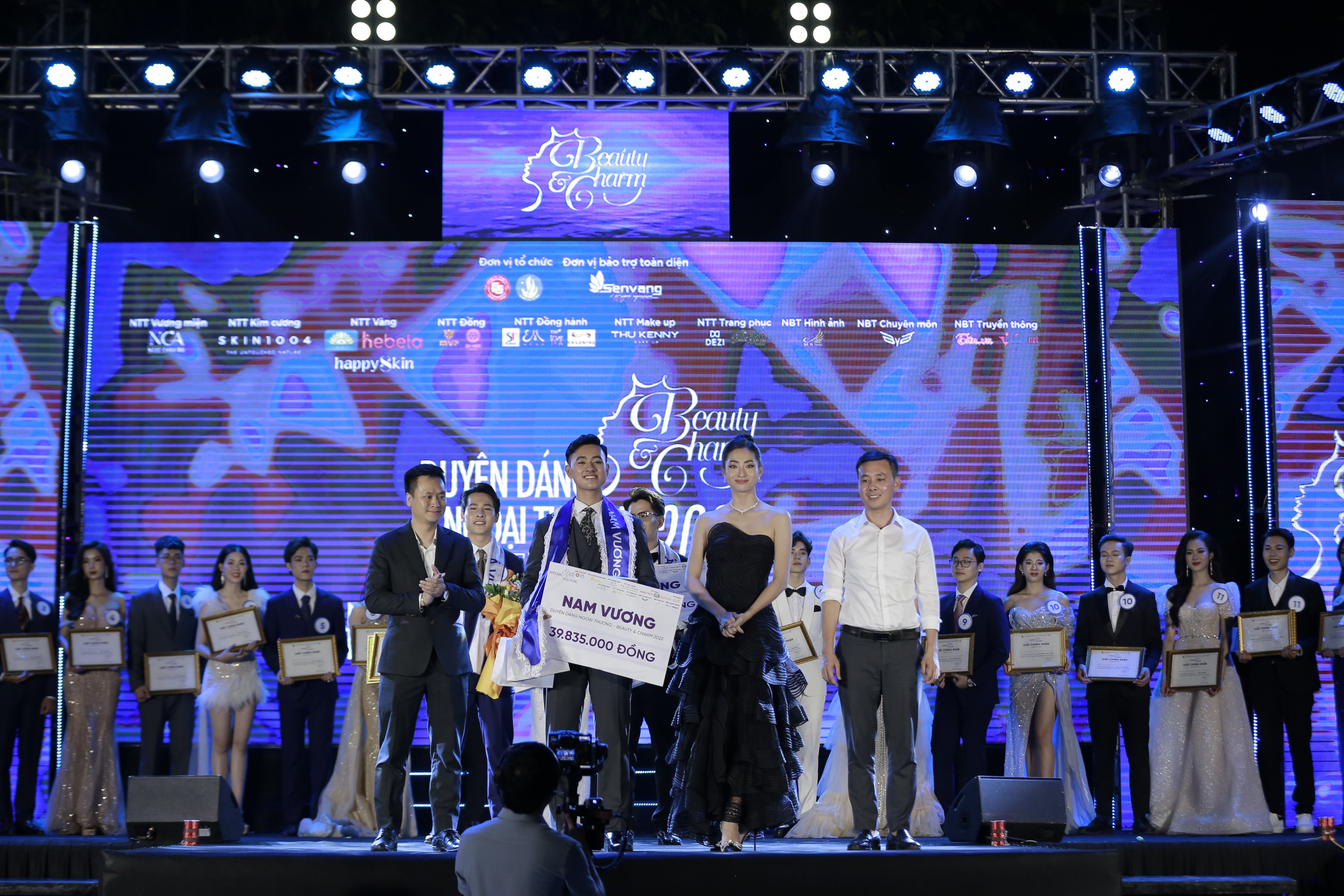 [University Tour] HAPPY SKIN x ĐẠI HỌC NGOẠI THƯƠNG