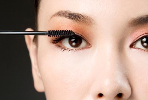 11 sai lầm khi chải mascara khiến hàng mi kém cong dài