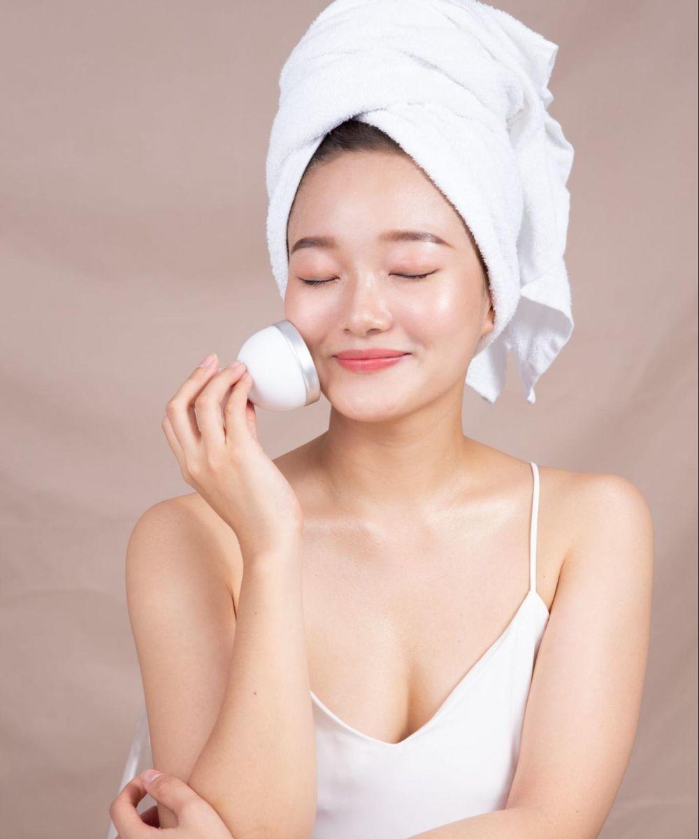 Emmié Face & Body Ice Cooler: Giải pháp thu nhỏ lỗ chân lông hoàn hảo