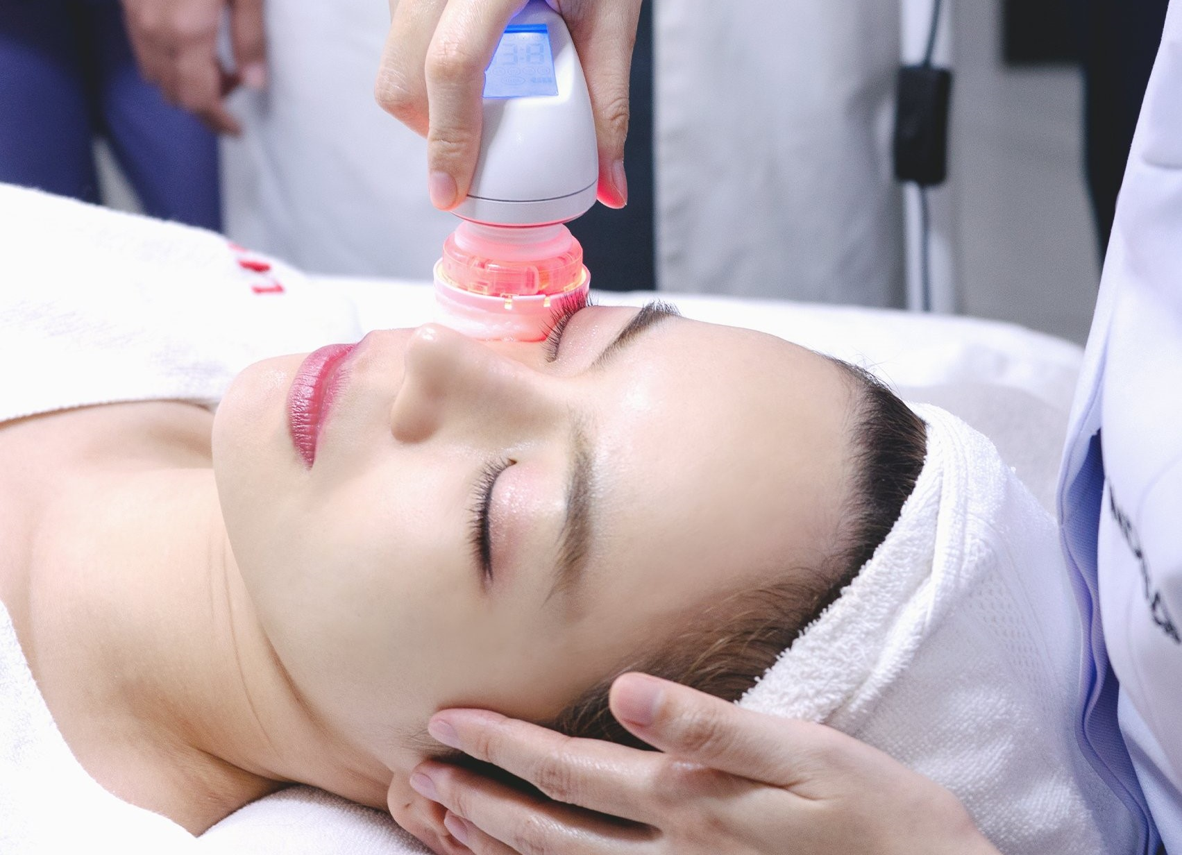 Công Nghệ Trẻ Hoá Da Không Xâm Lấn Dẫn Đầu Xu Hướng 2024