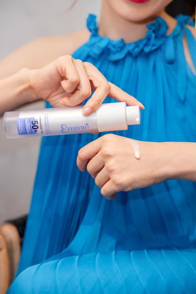 Chất kem của Kem Chống Nắng Emmié by HappySkin Urban Protect & Repair Airy Light Cream