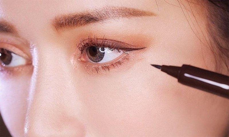 Vẽ Mắt Ấn Tượng Với Seeing Spots