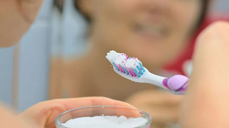 Tẩy Trắng Răng Bằng Bột Baking Soda Có Thật Sự Hiệu Quả?