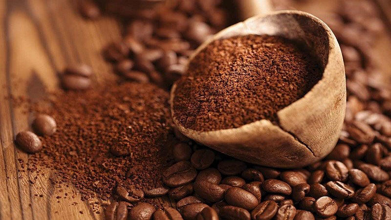 Tẩy tế bào chết cho môi tại nhà bằng bột cà phê