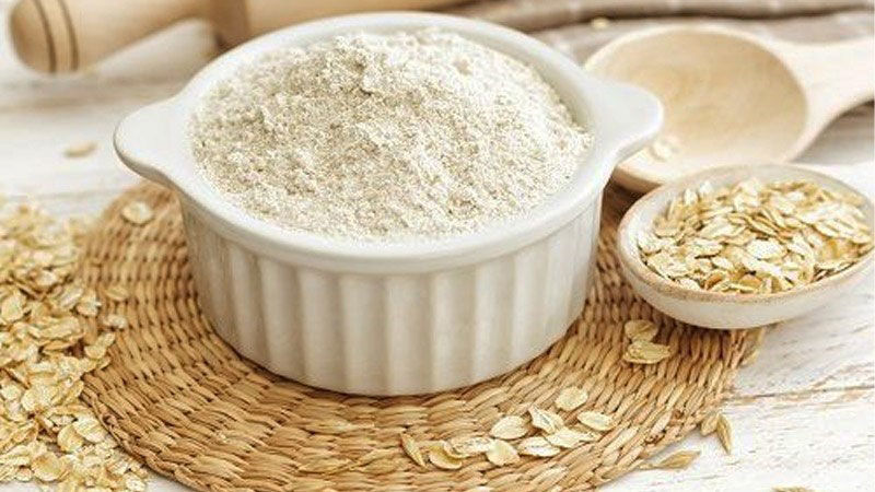 Tẩy tế bào chết cho môi tại nhà bằng bột yến mạch