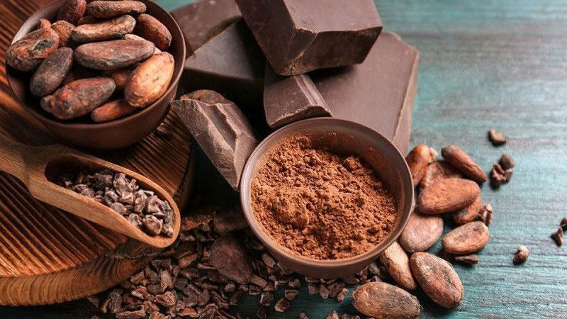 Tẩy tế bào chết cho môi tại nhà bằng bột ca cao