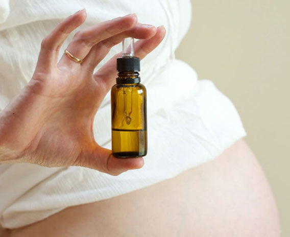 Bà Bầu Dùng Được Nước Hoa Hay Không? Những Ảnh Hưởng Từ Nước Hoa Bạn Nên Biết