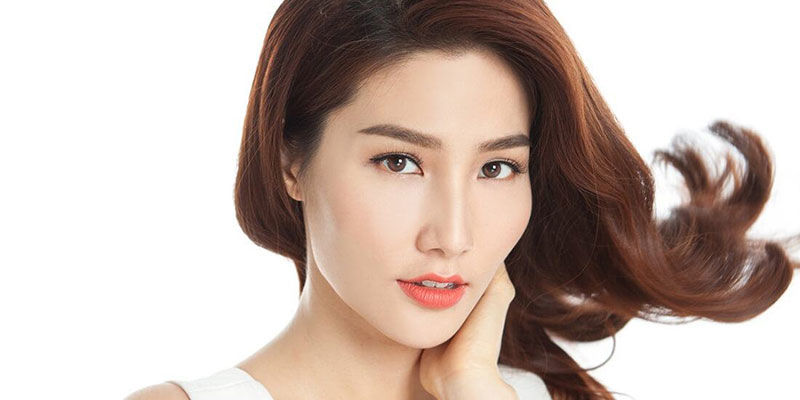 Sử dụng kem mắt