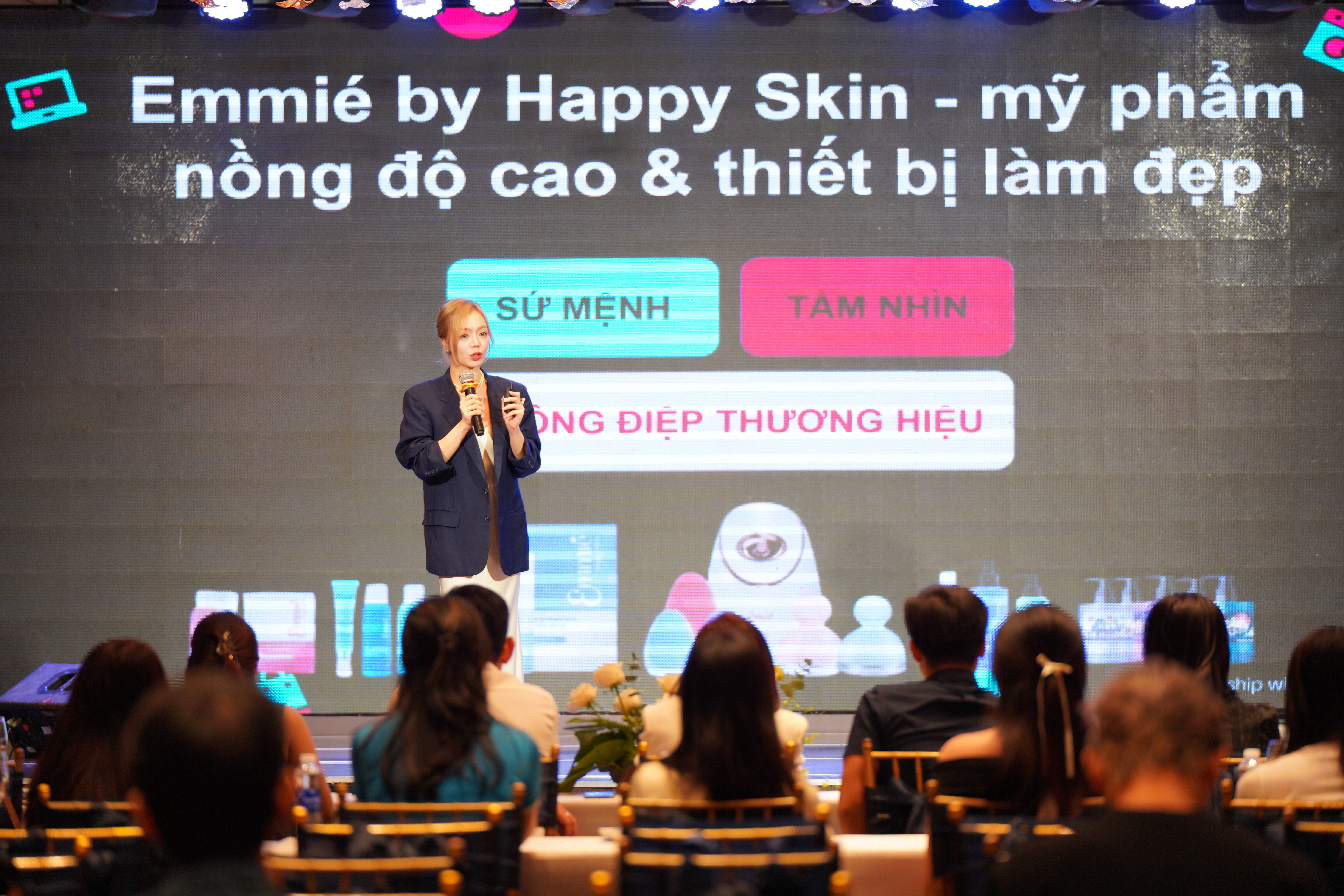 CEO Emmi Hoàng chia sẻ về hành trình của Emmié by Happy Skin